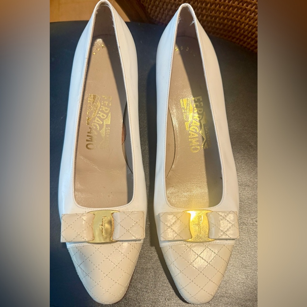 COPY - Salvatore Ferragamo designer bow pumps! New heels!